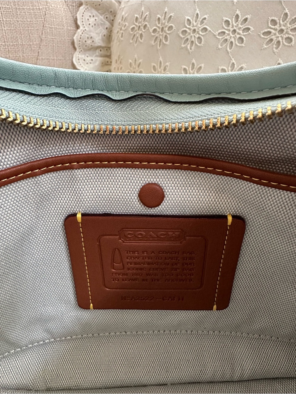 Light blue Coach curve zip purse - Picture 8 of 8